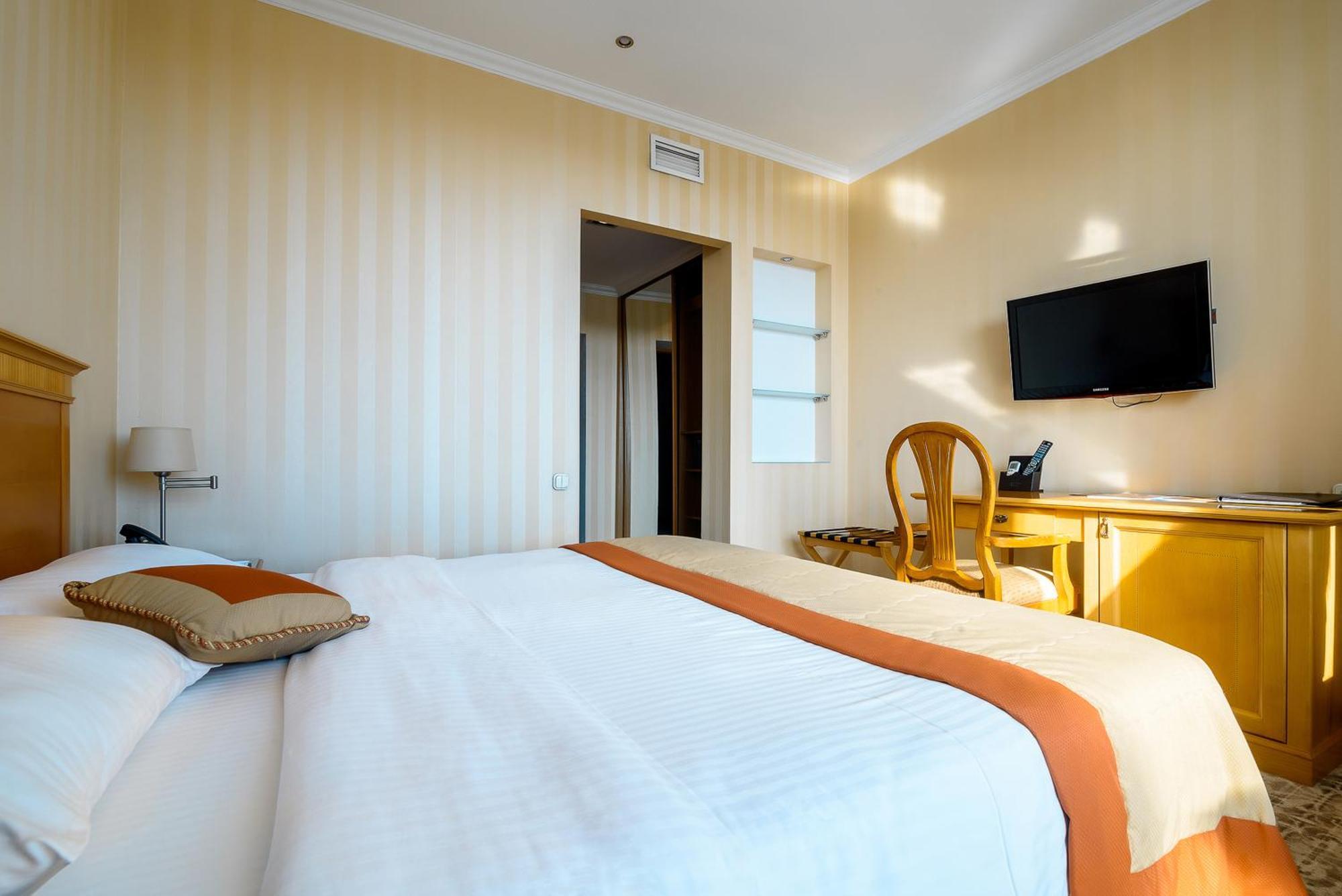 Cosmonaut Otel Karagandy Dış mekan fotoğraf